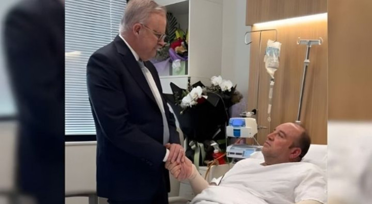 হামলাকারীর অস্ত্র ছিনিয়ে নেওয়া সেই আহমেদের সঙ্গে দেখা করলেন অস্ট্রেলিয়ার প্রধানমন্ত্রী